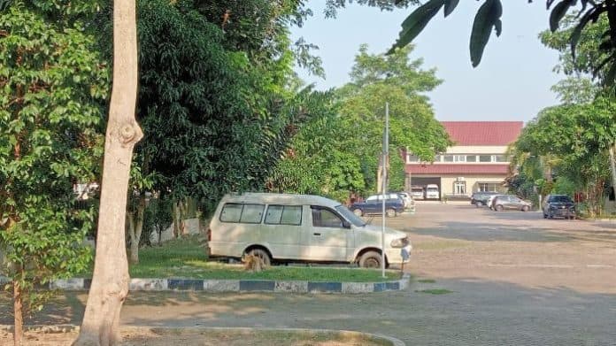 mobil_ambulan_yang_mangkrak_sudah_berpindah_dari_kantor_dinkes_deli_serdang