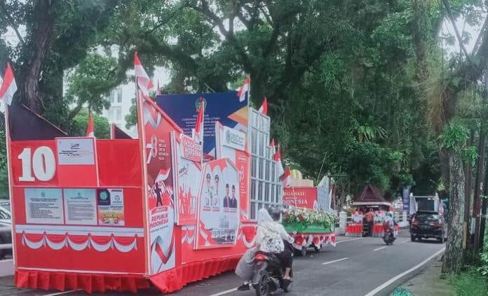 mobil_hias_yang_dipakai_karnaval_di_medan_promosikan_ikon_setiap_daerah_di_sumut