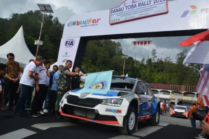 mobil_mobil_canggih_warnai_event_danau_toba_rally_2022