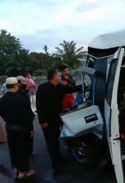 mobil_penumpang_hantam_dump_truk_di_tol_belmera_medan_2_tewas