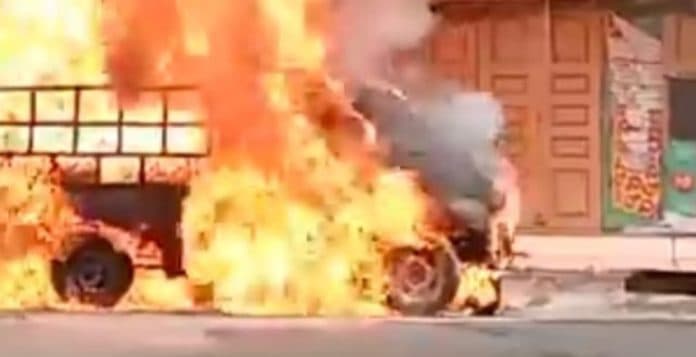 mobil_pick_up_grand_max_terbakar_di_patumbak