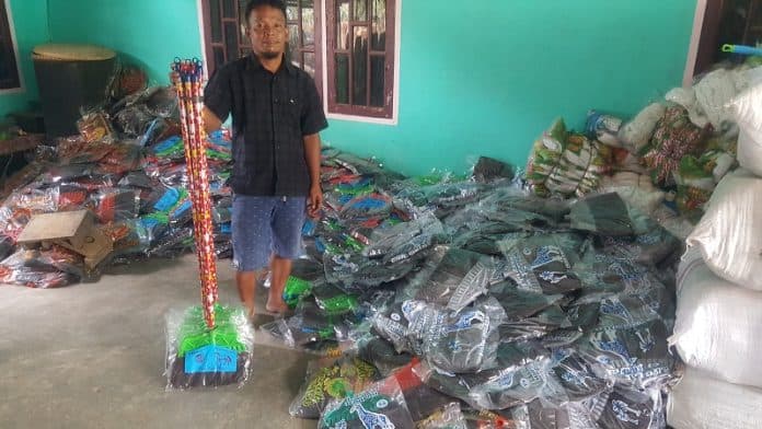 modal_awal_rp600_ribu_kini_omzet_ratusan_juta_subari_pengrajin_sapu_yang_sukses_rambah_riau_dan_batam_1
