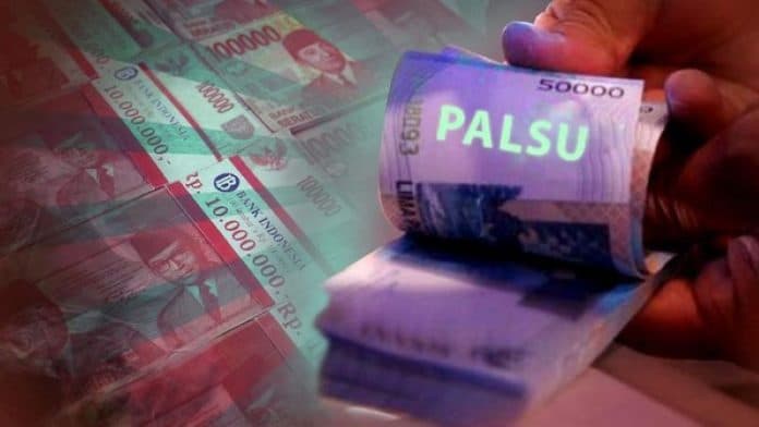 modus_beli_rokok_pengedar_uang_palsu_di_serang_ditangkap_polisi