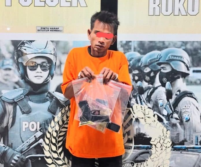 modus_isi_pulsa_leman_todongkan_pistol_dan_gasak_2_hp_di_sei_balai