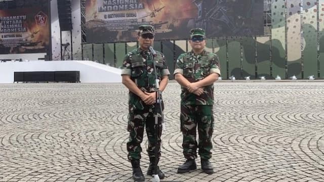 momen_hut_ke_79_tni_masyarakat_boleh_numpang_naik_alutsista
