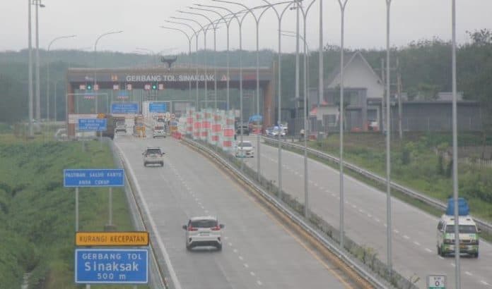 momen_natal_2024_pintu_keluar_tol_sinaksak_bebas_kemacetan
