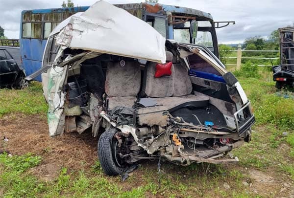 mopen_martabe_tabrak_truk_di_sigumpar_sopir_dan_1_penumpang_tewas_1_luka_berat
