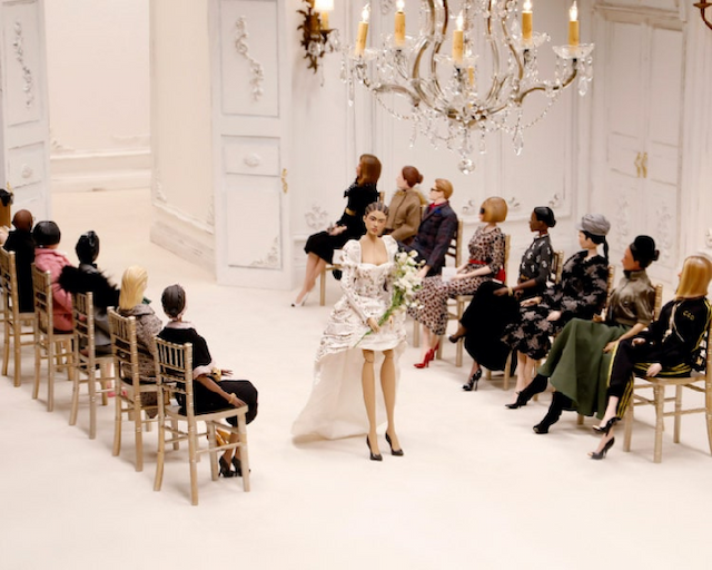 moschino_gunakan_wayang_boneka_untuk_fashion_show_selama_covid_19