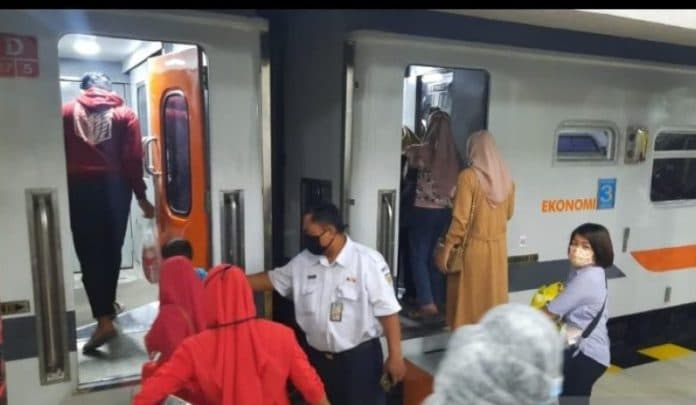 mudik_lebaran_2022_tiket_kereta_api_di_sumut_sudah_terjual_8397_lembar