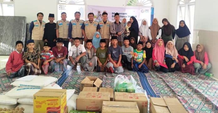 muharram_bercahaya_1445_h_ybm_pln_siantar_salurkan_santunan_bagi_yatim_piatu