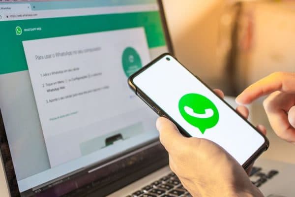 mulai_besok_hp_android_dan_iphone_ini_tak_bisa_lagi_pakai_whatsapp