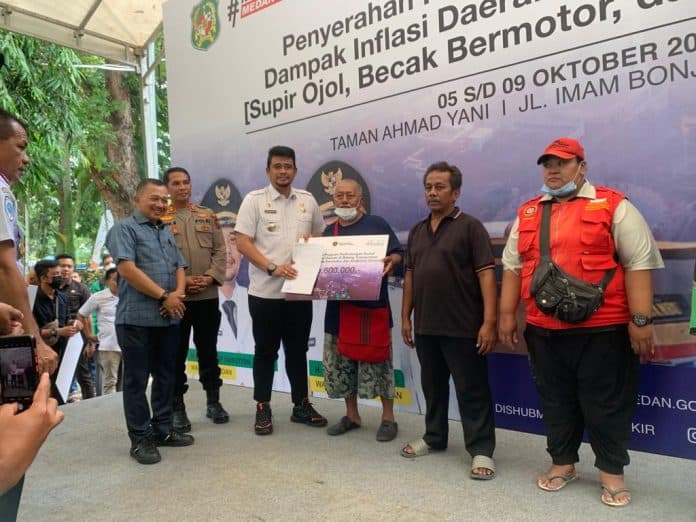 mulai_hari_ini_pemko_medan_cairkan_blt_ojol_hingga_sopir_angkot