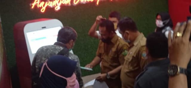 mulai_hari_ini_warga_medan_cetak_sendiri_ktp_kk_hingga_akte_kelahiran