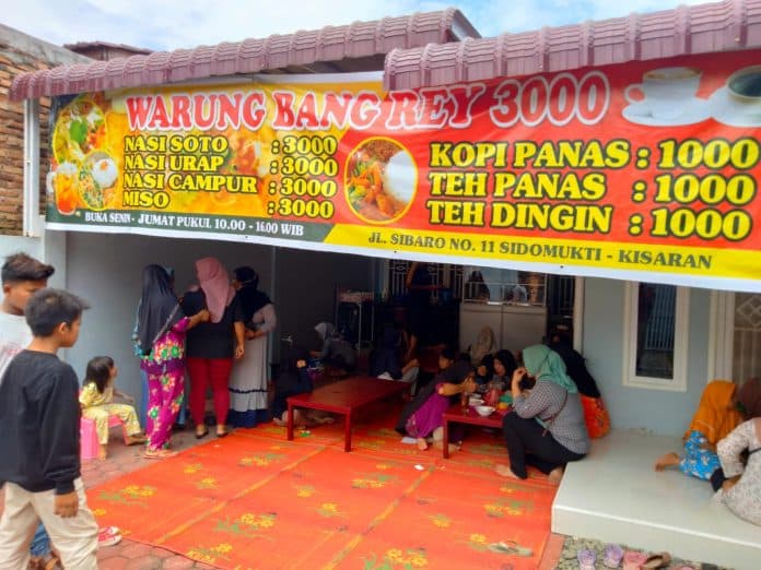 murah_kali_makan_siang_di_warung_ini_cuma_rp3_ribu