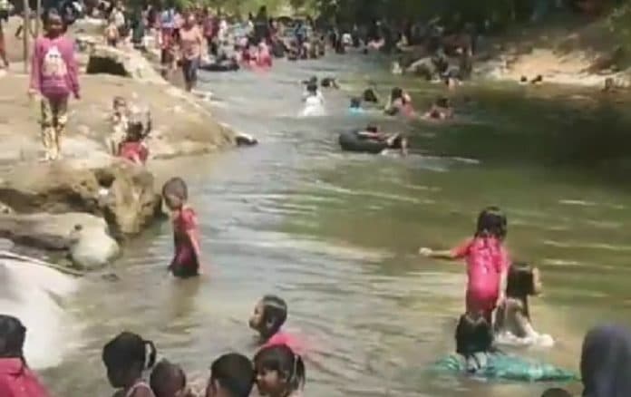 musim_panas_sungai_belumai_di_tanjung_morawa_ramai_dikunjungi_warga