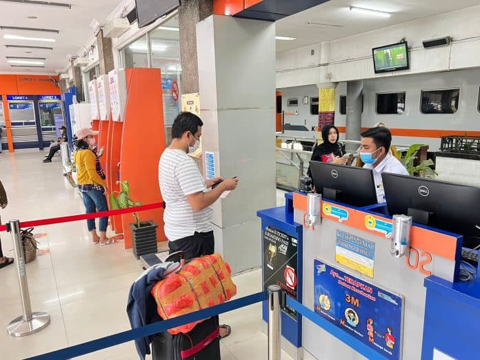 naik_kereta_api_wajib_booster_atau_pcr_berikut_persyaratannya