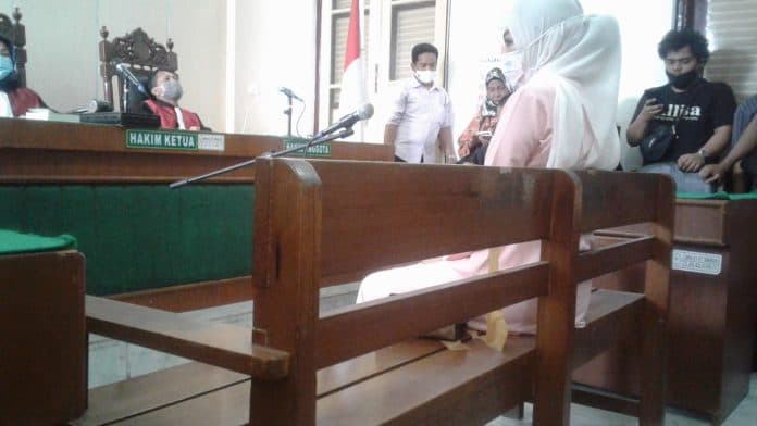 nasib_sial_nagih_hutang_lewat_sosmed_malah_dituntut_penjara_2_tahun