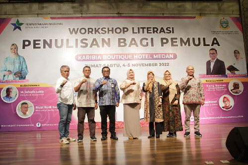 nawal_lubis_terus_dorong_lahirnya_banyak_penulis_baru_di_sumut
