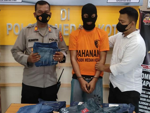 nekat_curi_10_celana_jins_di_medan_warga_labuhanbatu_diringkus_polisi