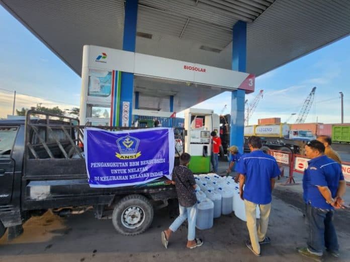 nelayan_medan_belawan_dipermudah_untuk_akses_bbm_subsidi