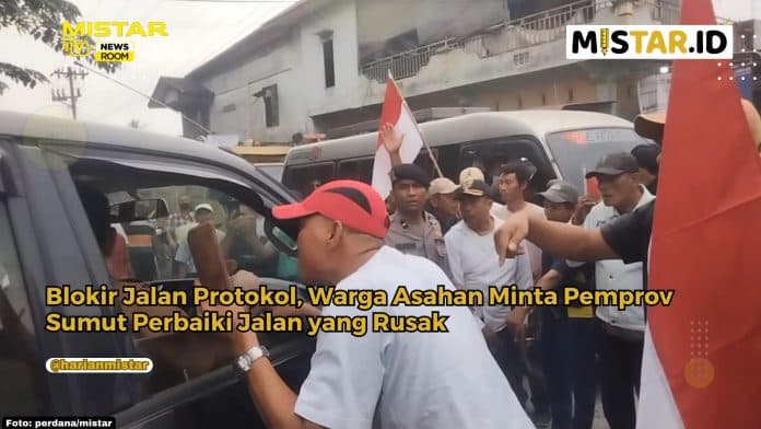 newsroom_blokir_jalan_protokol_warga_asahan_minta_pemprov_sumut_perbaiki_jalan_yang_rusak