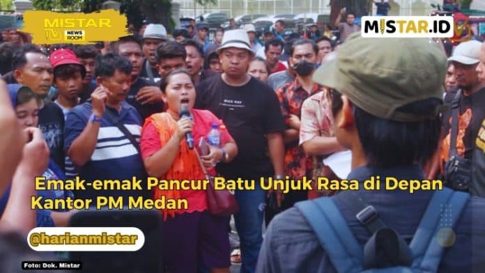 newsroom_emak_emak_pancur_batu_unjuk_rasa_di_depan_kantor_pm_medan