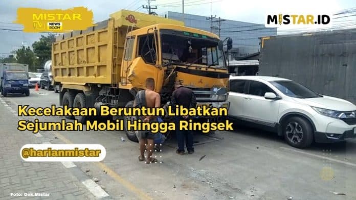 newsroom_kecelakaan_beruntun_libatkan_sejumlah_mobil_hingga_ringsek_di_cemara