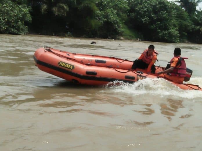 niat_hati_menolong_pelajar_sd_yang_hanyut_junaidi_malah_ikut_hanyut