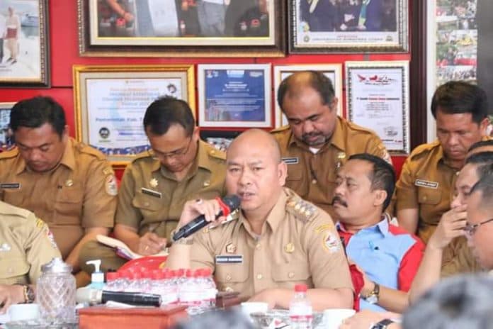 nikson_nababan_pimpin_rapat_koordinasi_di_pemkab_tapanuli_utara