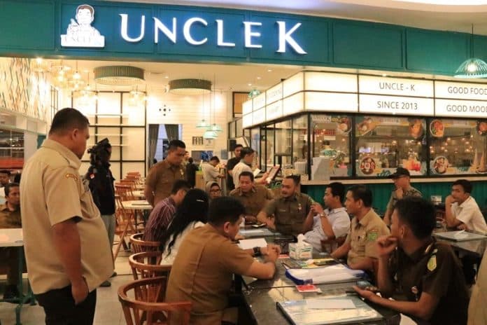 nunggak_pajak_rp1_miliar_pemko_medan_datangi_restoran_uncle_k