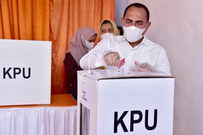 nyoblos_bersama_keluarga_edy_rahmayadi_kepala_daerah_harus_siap_kalah