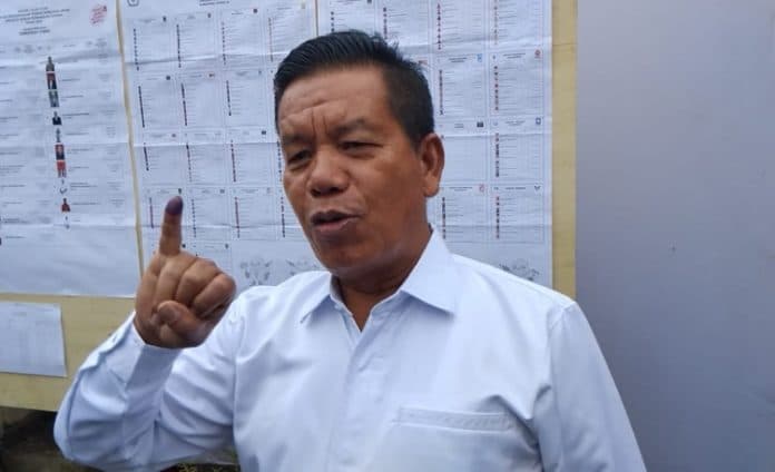 nyoblos_di_tps_26_bupati_simalungun_ingatkan_kpps_jaga_stamina