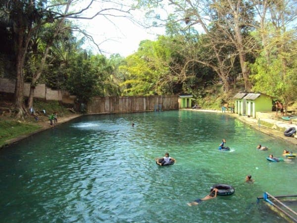 objek_wisata_nan_indah_pemandian_swimbath_mata_air_pegunungan
