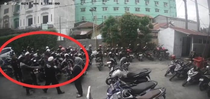 oknum_ormas_diduga_aniaya_juru_parkir_di_medan