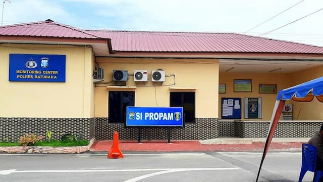 oknum_polisi_terduga_pengguna_narkoba_diamankan_propam_polres_batu_bara
