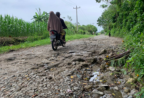 oktober_2022_jalan_ke_bahal_gajah_simalungun_tak_kunjung_diperbaiki