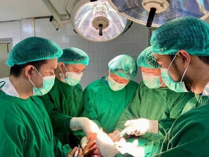 operasi_langka_polymelia_pada_balita_berhasil_dilakukan_di_rs_adam_malik