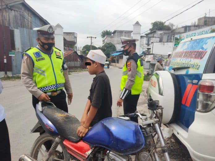 operasi_patuh_toba_di_asahan_pelajar_smp_kena_tilang_teguran