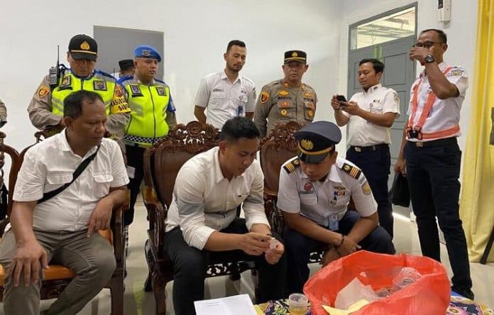 ops_lilin_toba_supir_dan_masinis_ka_tes_urine_di_labuhanbatu