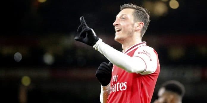 ozil_tak_diundang_pelatih_rayakan_kemenangan_arsenal_di_piala_fa