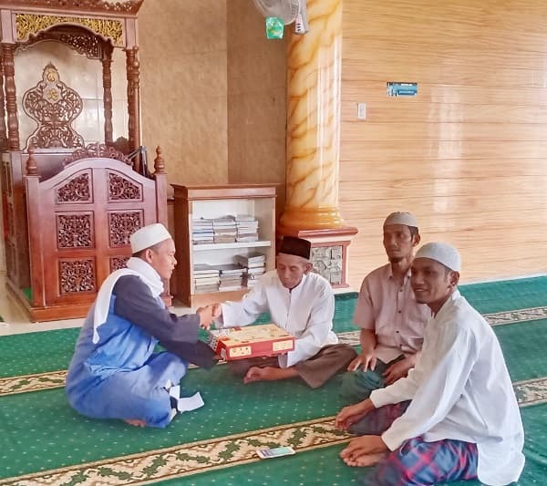 paket_kurma_dari_gubsu_disalurkan_untuk_20_mesjid_di_tebing_tinggi
