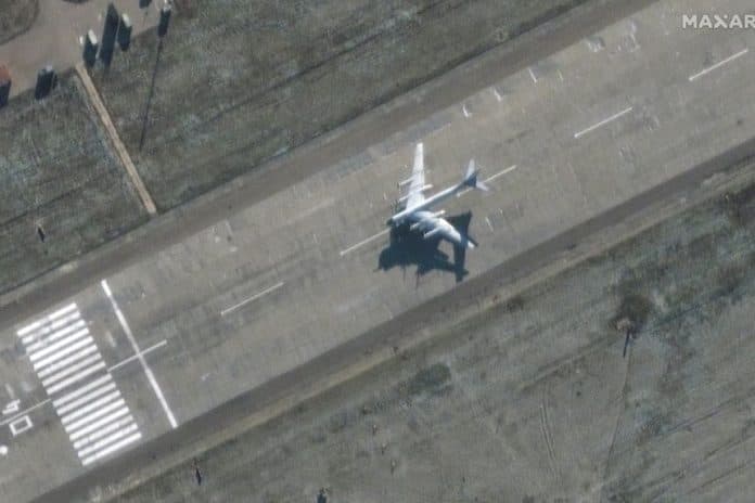 pangkalan_militer_rusia_diserang_drone_ukraina_3_tentara_moskow_tewas