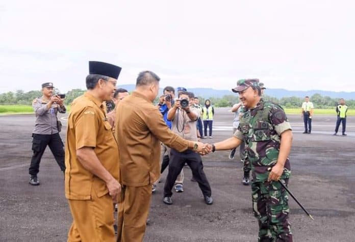 panglima_koops_udara_nasional_marsdya_tni_tedi_rizalihadi_kunker_ke_tapteng
