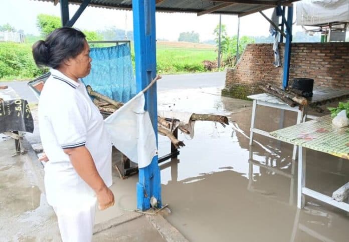 pangulu_dan_masyarakat_sebut_banjir_besar_di_tigabolon_dampak_konversi_ptpn_iv_membantah
