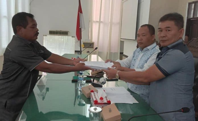 pansus_angket_dprd_siantar_serahkan_hasil_penyelidikan_begini_kesimpulannya