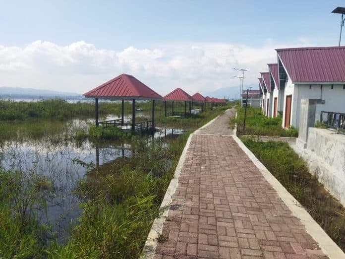 pantai_samora_parparean_i_terlantar_disbudpar_kecewa_pada_pemerintah_desa