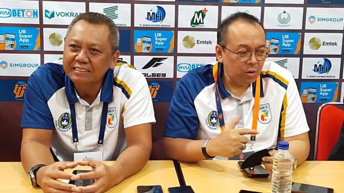 pantau_loc_kesiapan_tuan_rumah_gelar_pertandingan_dua_petinggi_pt_lib_sambangi_stadion_teladan