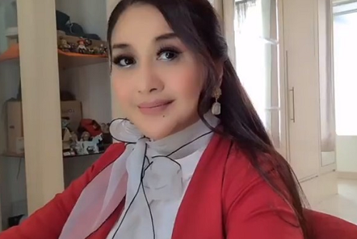 paramitha_rusady_koma_4_hari_usai_melahirkan_di_usia_41_tahun