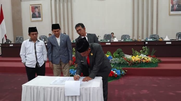paripurna_kinerja_dan_janji_bupati_simalungun_saat_mencalon_dikritik