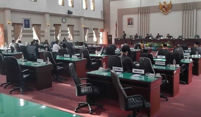 paripurna_pertanggungjawaban_apbd_simalungun_2023_batal_dprd_gelar_rapat_banmus